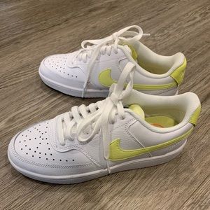 Brand new never worn Nike sneakers